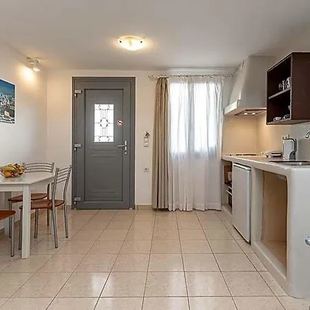 Annita's Village Апарт-отель 3*